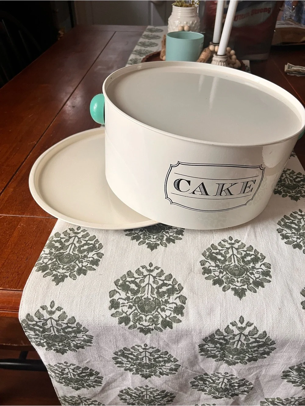 Retro Vintage Style Cake and Pie Holder